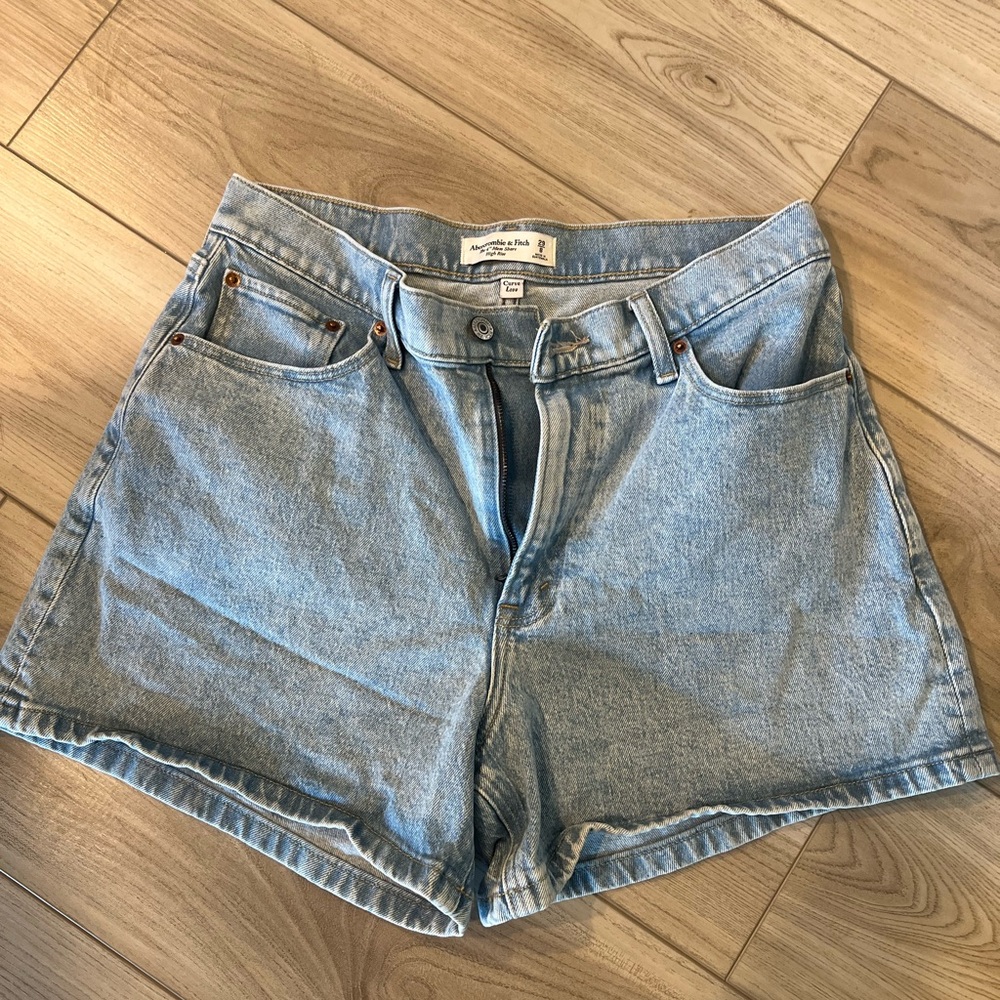 Abercrombie Curve Love High Rise Mom shorts